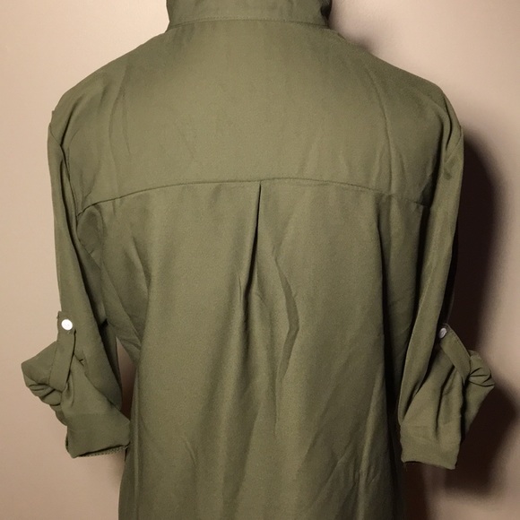 Olive green roll up sleeve blouse. Large. Pockets. - Picture 5 of 7